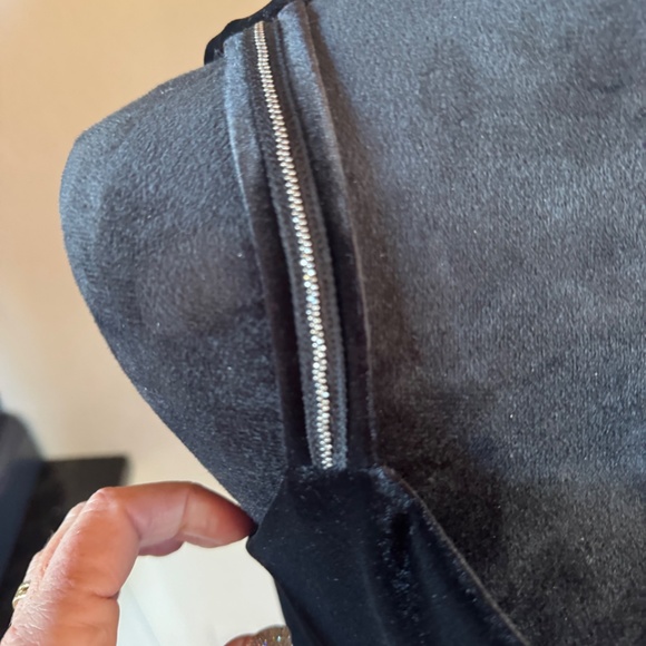 WHITE HOUSE BLACK MARKET NWT BLACK VELVET WOMEN'S SIZE SMALL TOP BRAND NEW! - Picture 4 of 6